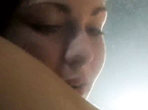 Красивые лесбиянки делают смачный куни