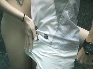 Подводный секс молодой русалки и ее зрелого друга