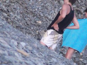 Тайное подглядывание за молоденькими нудистами около пляжа