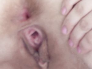 Раскованная Паулина показала крупным планом вагину