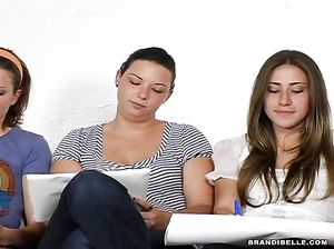 Толпа девчонок по очереди дрочат член возбужденного самца