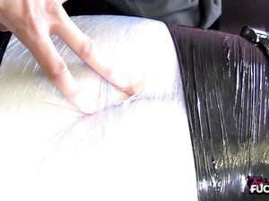 Чувак купил новую резиновую куклу и ласкает ее руками