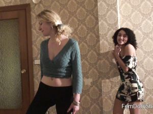 Телка жестко пиздит своего мужа