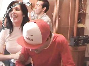 Русские студенты наслаждаются горячим сексом на вечеринке