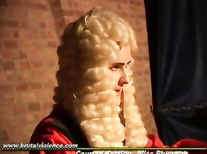 Заключенную наказывают грубым сексом