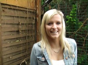 Немецкая парочка вышла на задний двор, чтобы потрахаться