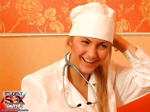 Развратницу медсестру потрахала толпа мужиков