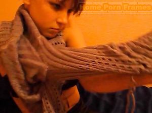 Соло девушки: Татьяна ласкает пилотку пальцами