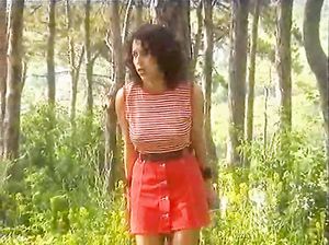 Туристы-счастливчики спасли хохлушку в лесу и выебали в анус