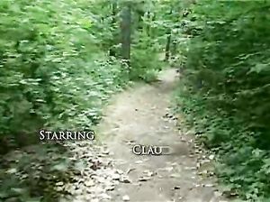 Чувак выебал против воли молодую девку в лесу