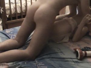 Русский самец жарит телочку в чулках перед камерой