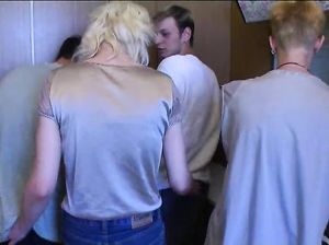 Русские подростки пустили по кругу зрелую мадам