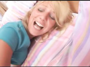 Строитель грубо оттрахал сексуальную блондинку и кончил ей в рот