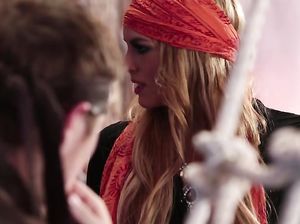 Порнопародия с горячими пиратами и похотливыми самками