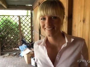 Жопастая немка трахается на улице без стеснения