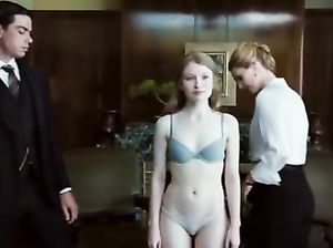 Молоденькая крошка ублажает седых стариков