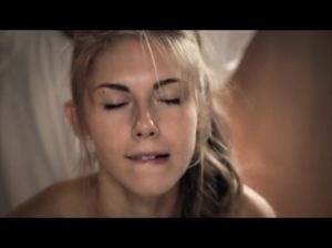 Шикарная телка в чулках жахается с парнем