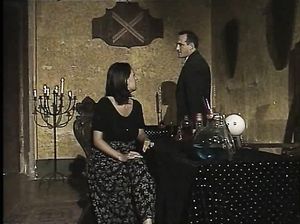 Брюнетка жарко трахается в жопу с двумя чуваками