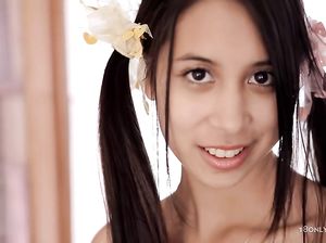 Мастурбация 18-летней русской модели