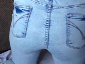 По самые яйца чувак затолкал кукан в писю шлюхе с толстой жопой