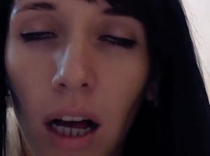 Крикливая украинская брюнетка ебется в позе догги стайл