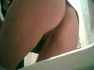 Камера в туалете снимает русских сущих выпускниц