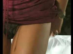 Красотка показала крупным планом свою ссущую пизду