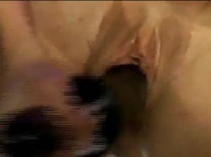 Развратная блондинка обожает фистинг большими игрушками