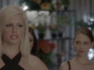 Сцена группового секса лесбиянок из полнометражного фильма