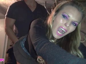 Немецкая шлюха делает глубокий минет сторожу на заводе