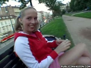 Богатый чешский пикапер трахает в парке легкодоступную Викторию