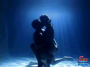 Умелая минетчица сосет пенис под водой