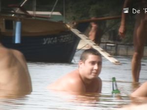 Скрытая видеосъемка нудистов на русском пляже
