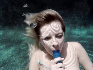 Π‘ΡΡΠΊΠ° ΠΏΠΎΠ΄ Π²ΠΎΠ΄ΠΎΠΉ ΠΎΠ±Π»ΠΈΠ·ΡΠ²Π°Π΅Ρ ΡΠ°ΠΌΠΎΡΡΠΊ