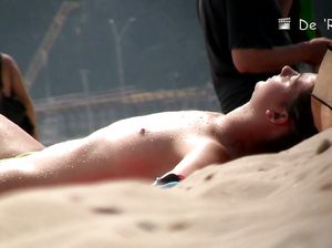 Плоская крошка стала жертвой скрытой съемки извращенца