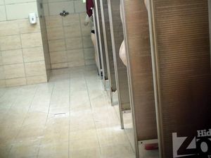 Девка спалила скрытую камеру в душе