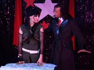 Иллюзионист показал фокус и трахнул свою сладкую помощницу