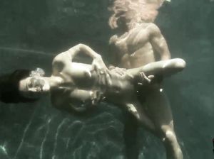 Милаха получила оргазм под водой