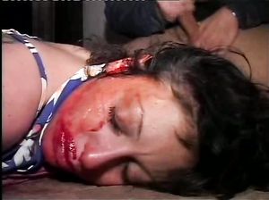 Порно с кровью: мужик напал на девку, избил и выебал