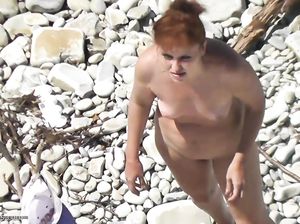 Толстые нудистки не замечают скрытое видеонаблюдение над ними