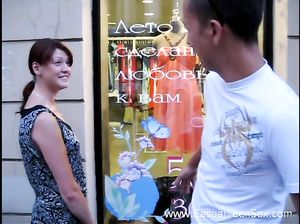 Русский пикапер развел девку на секс за покупку