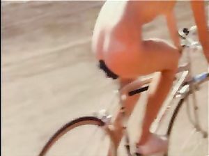 Эротический клип на песню известной рок группы