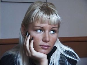 Мужик нагнул знойную блонду раком и вогнал в нее болт