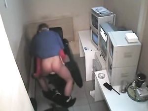 Проститутка потрахалась с клиентом перед скрытой камерой