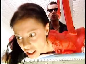 Мужик напал на девку сзади и присунул ей