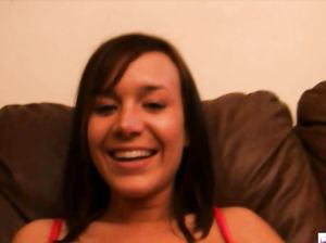 Похотливые деды сняли молоденькую проститутку и дружно выебали ее на диване