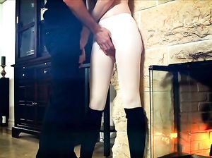 Молодую стройную девушку паренек долбит в очко