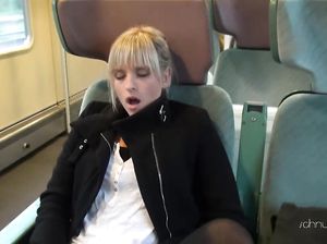 Немка мастурбирует в метро и делает минет другу