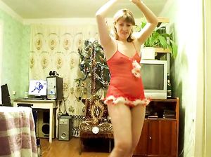 Любаша разделась догола и станцевала стриптиз