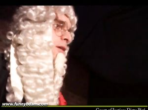 Судья выносит приговор в зале суда и трахает подсудимую